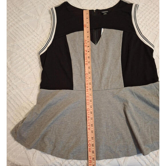 Torrid 3 Sleeveless Peplum‎ Top Black Grey Colorblock Tank Keyhole Neck NWT - Picture 6 of 11